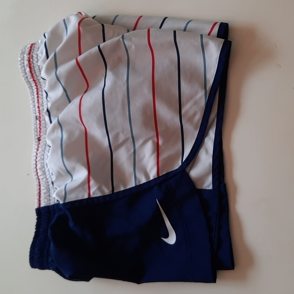 Nike Dri Fit medium striped athletic shorts - Picture 4 of 11